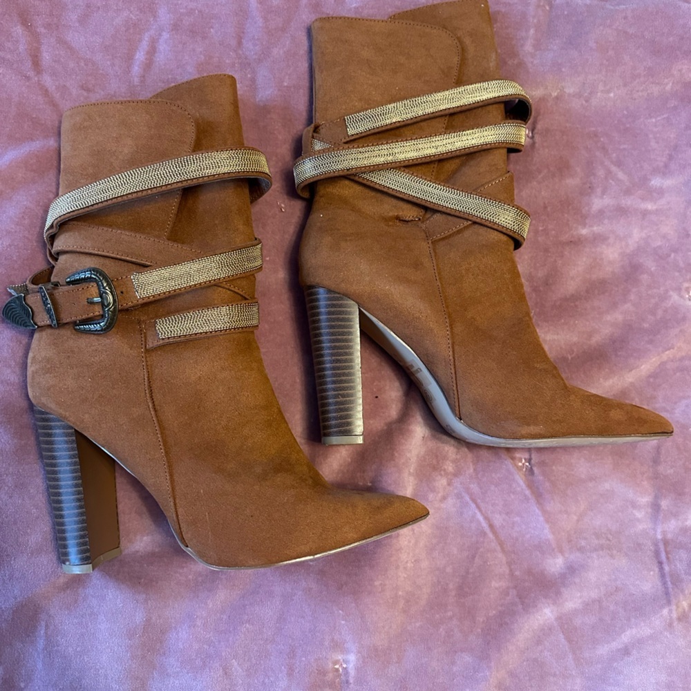 Heeled Brown Suede fashion Ankle Boots with gold Band - Picture 2 of 6